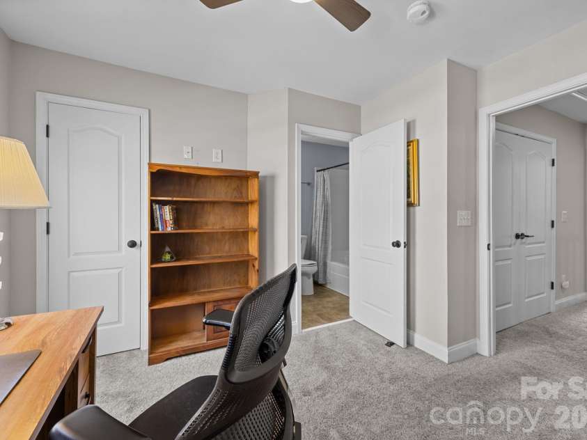 444 Hurston Circle, Charlotte, NC 28208.  MLS# CAR4354843, YatesRealty ID 3697. 