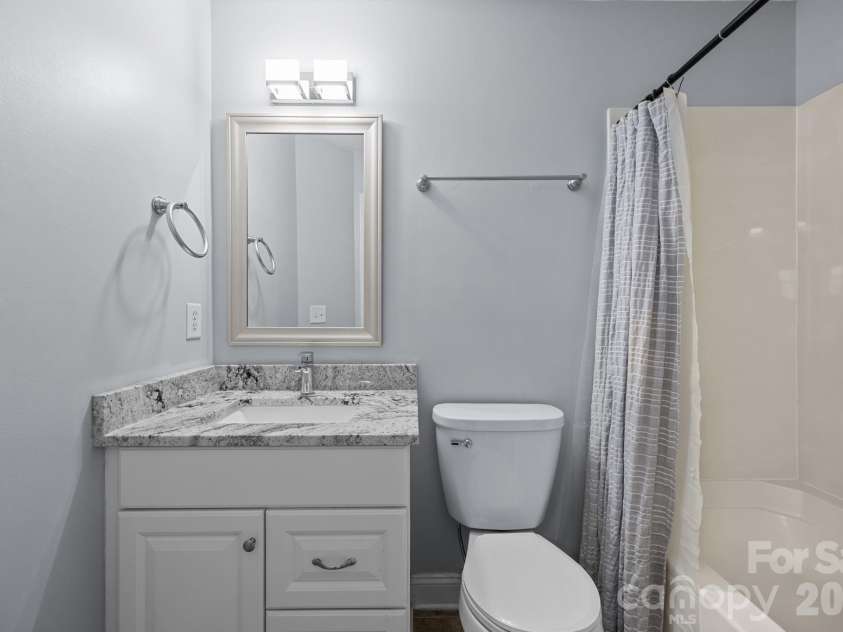 444 Hurston Circle, Charlotte, NC 28208.  MLS# CAR4354843, YatesRealty ID 3697. 