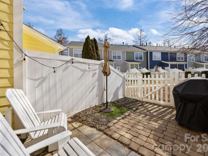 444 Hurston Circle, Charlotte, NC 28208.  MLS# CAR4354843, YatesRealty ID 3697. 