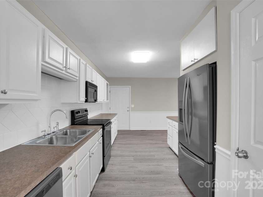 7921 Fairmont Drive, Waxhaw, NC 28173.  MLS# CAR4220531, YatesRealty ID 3697. 