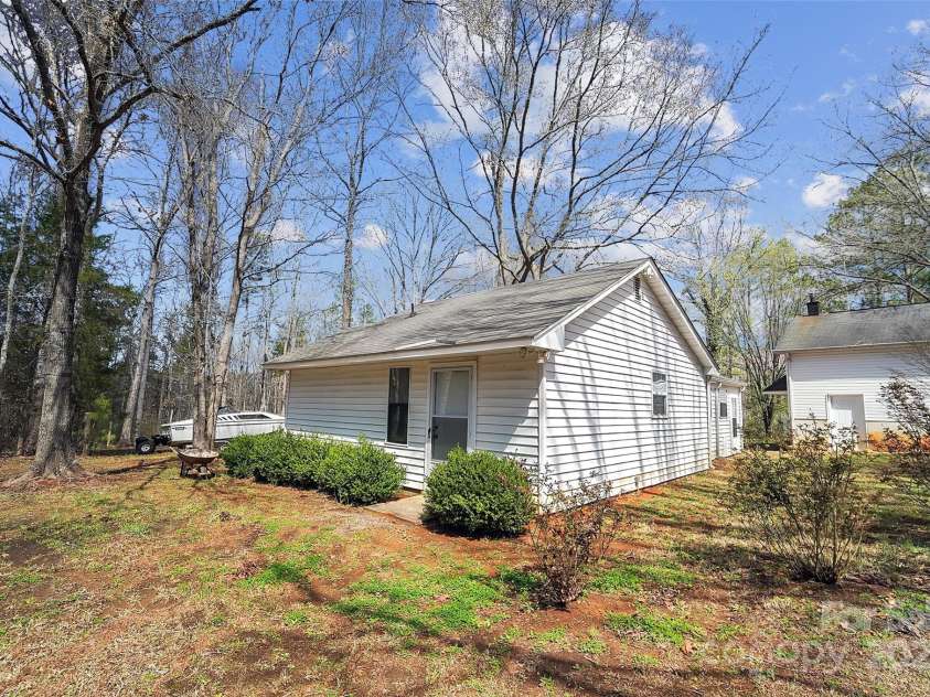 7921 Fairmont Drive, Waxhaw, NC 28173.  MLS# CAR4220531, YatesRealty ID 3697. Guest house