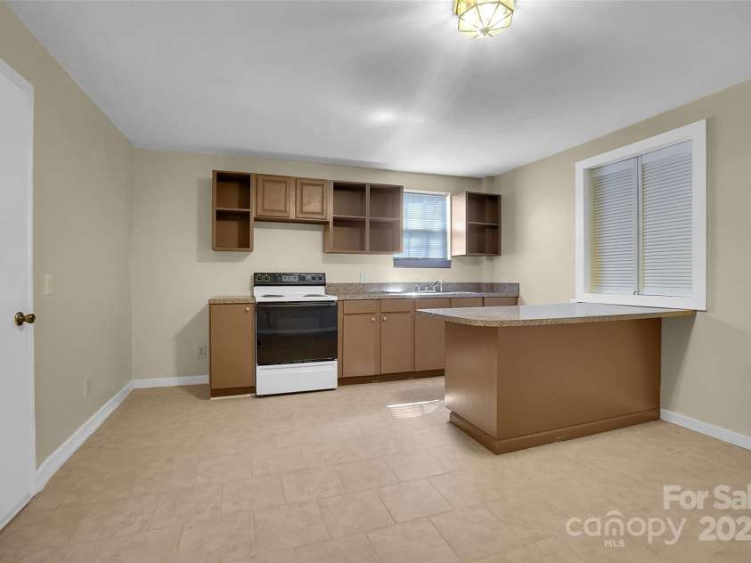 7921 Fairmont Drive, Waxhaw, NC 28173.  MLS# CAR4220531, YatesRealty ID 3697. Guest house kitchen