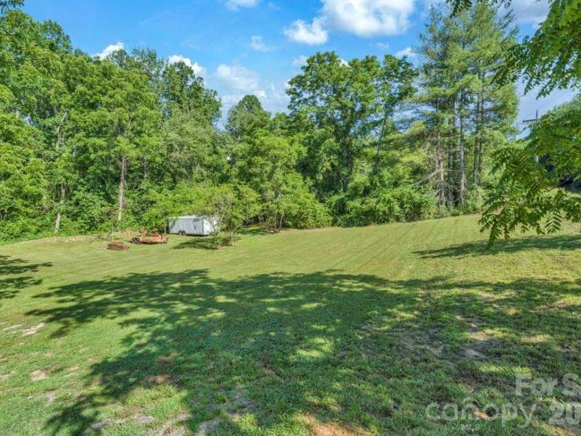 1415 Roan Road, Spruce Pine, NC 28777.  MLS# CAR4375436, YatesRealty ID 36971. 