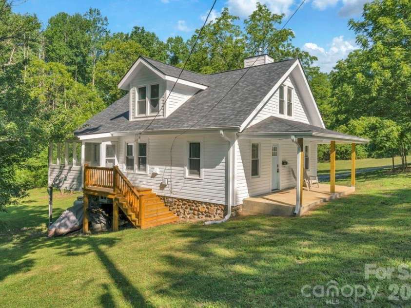 1415 Roan Road, Spruce Pine, NC 28777.  MLS# CAR4375436, YatesRealty ID 36971. 