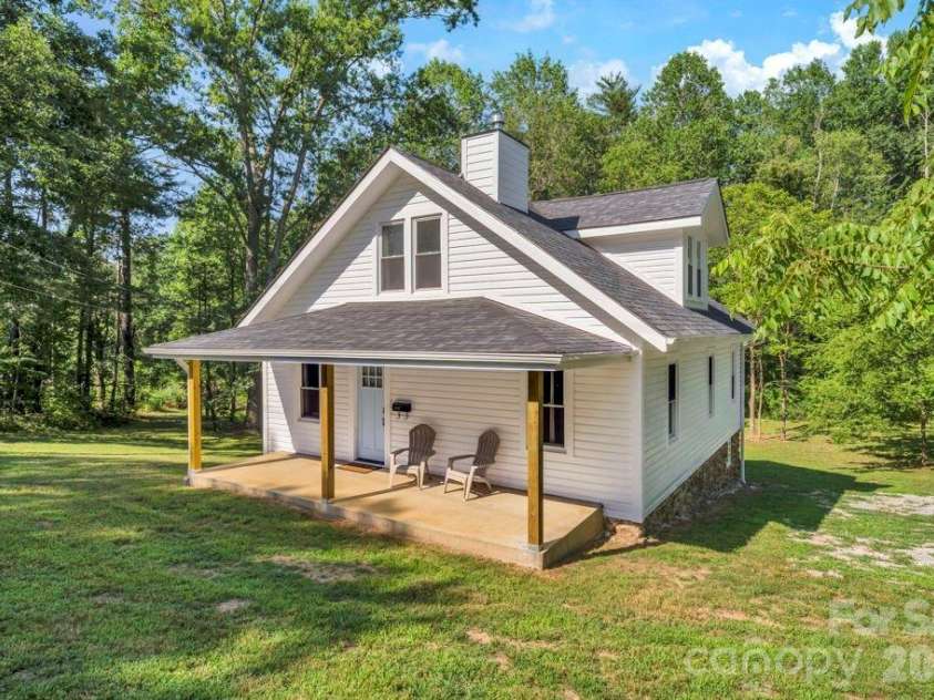 1415 Roan Road, Spruce Pine, NC 28777.  MLS# CAR4375436, YatesRealty ID 36971. 