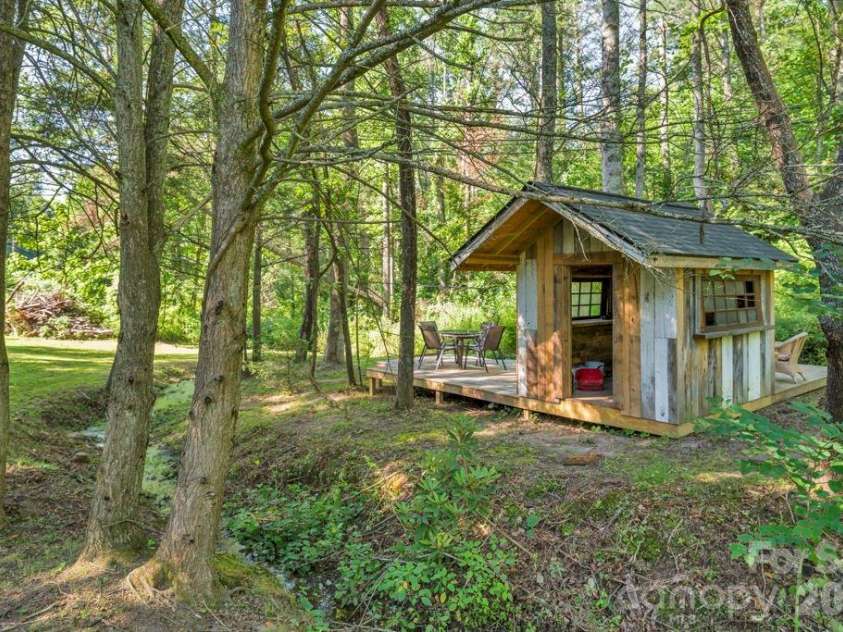 1415 Roan Road, Spruce Pine, NC 28777.  MLS# CAR4375436, YatesRealty ID 36971. 