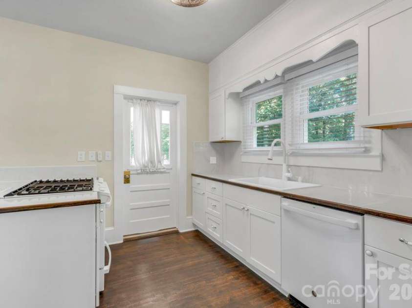 1415 Roan Road, Spruce Pine, NC 28777.  MLS# CAR4375436, YatesRealty ID 36971. 
