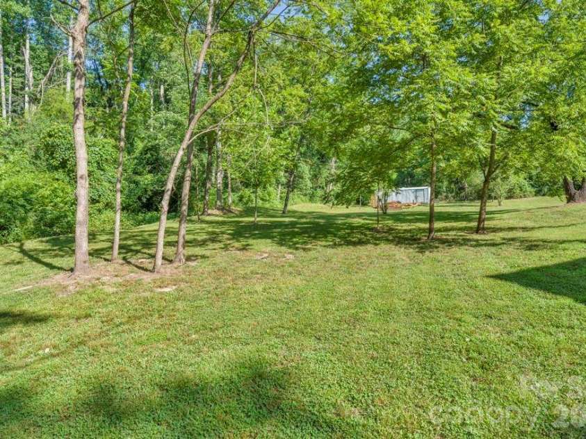 1415 Roan Road, Spruce Pine, NC 28777.  MLS# CAR4375436, YatesRealty ID 36971. 