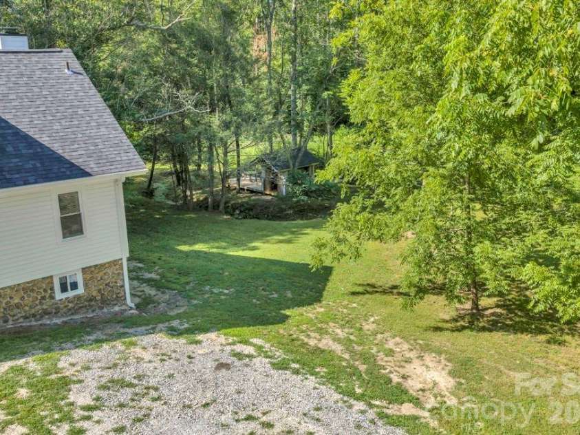 1415 Roan Road, Spruce Pine, NC 28777.  MLS# CAR4375436, YatesRealty ID 36971. 