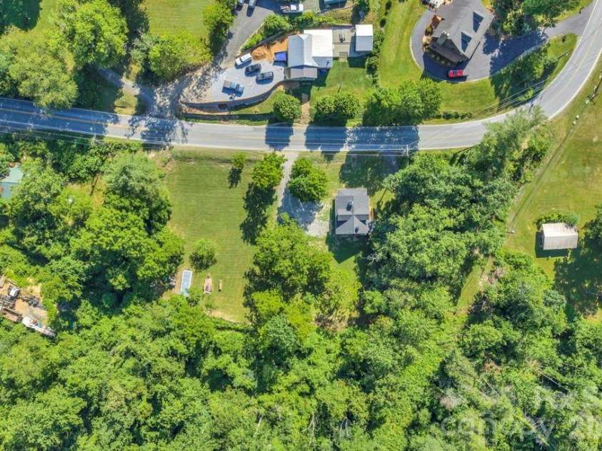 1415 Roan Road, Spruce Pine, NC 28777.  MLS# CAR4375436, YatesRealty ID 36971. 