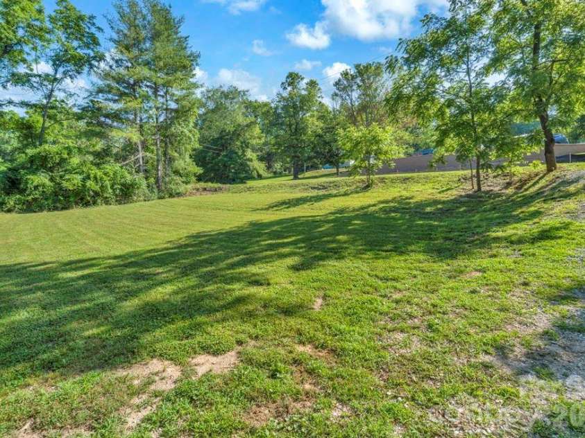 1415 Roan Road, Spruce Pine, NC 28777.  MLS# CAR4375436, YatesRealty ID 36971. 