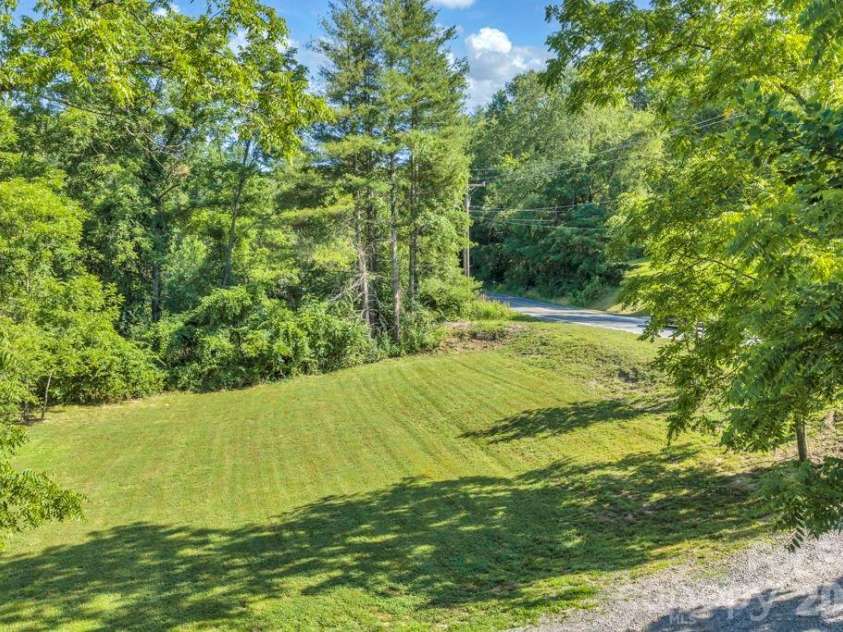 1415 Roan Road, Spruce Pine, NC 28777.  MLS# CAR4375436, YatesRealty ID 36971. 