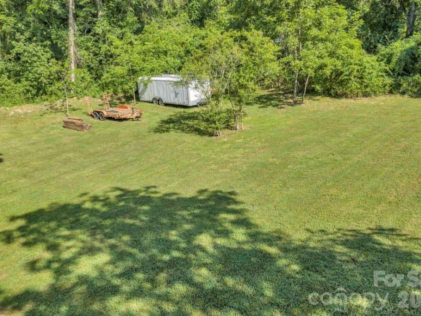1415 Roan Road, Spruce Pine, NC 28777.  MLS# CAR4375436, YatesRealty ID 36971. 