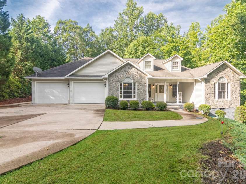 30 Brookside Drive, Columbus, NC 28722.  MLS# CAR4402139, YatesRealty ID 36972. Front