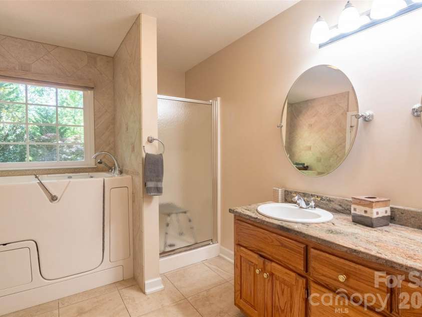 30 Brookside Drive, Columbus, NC 28722.  MLS# CAR4402139, YatesRealty ID 36972. Main Bath