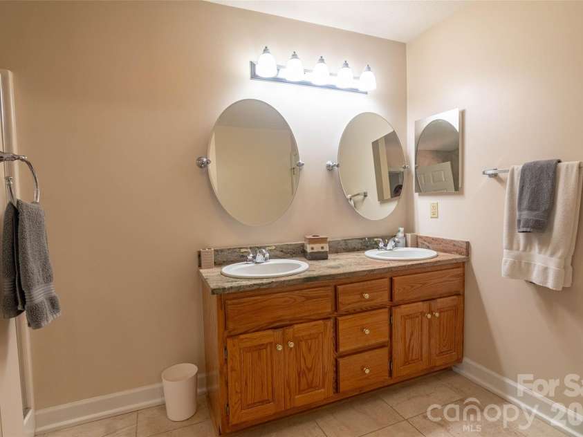 30 Brookside Drive, Columbus, NC 28722.  MLS# CAR4402139, YatesRealty ID 36972. Main Bath