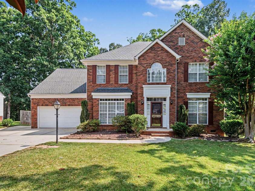 1421 Moonstone Drive, Matthews, NC 28105.  MLS# CAR4398485, YatesRealty ID 36976. 