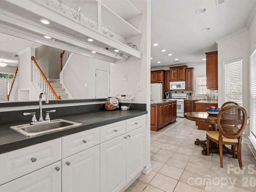 1421 Moonstone Drive, Matthews, NC 28105.  MLS# CAR4398485, YatesRealty ID 36976. 
