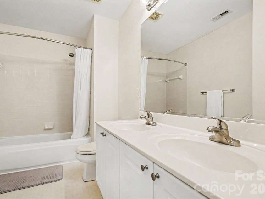 1421 Moonstone Drive, Matthews, NC 28105.  MLS# CAR4398485, YatesRealty ID 36976. 