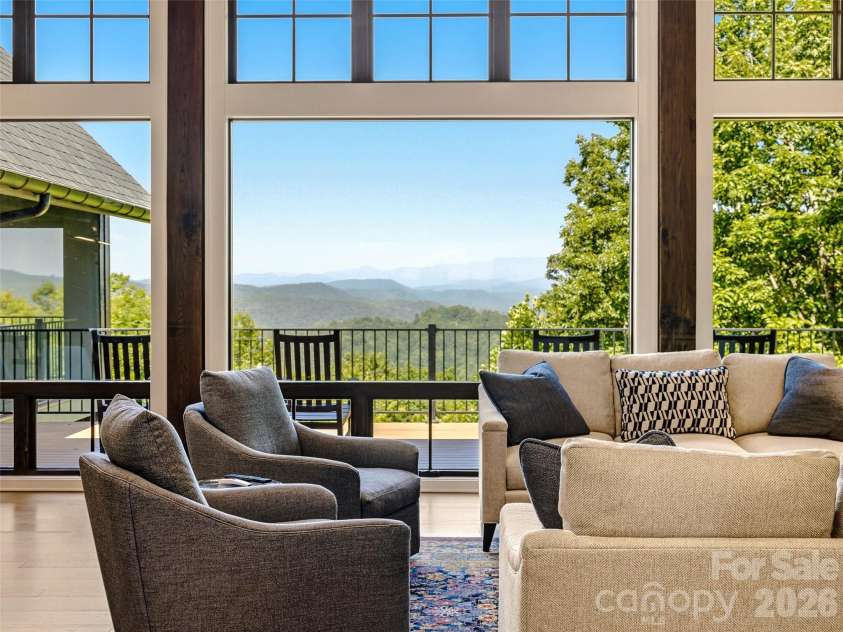 504 Hagen Drive, Hendersonville, NC 28739.  MLS# CAR4401071, YatesRealty ID 36977. 