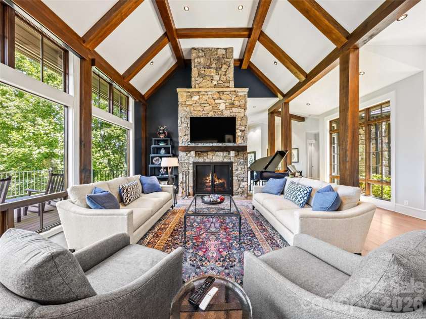 504 Hagen Drive, Hendersonville, NC 28739.  MLS# CAR4401071, YatesRealty ID 36977. 
