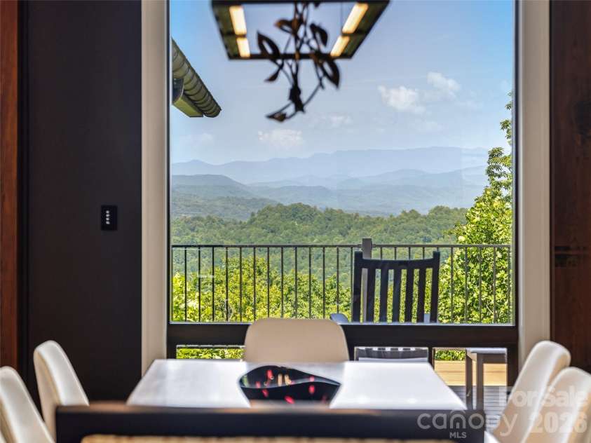 504 Hagen Drive, Hendersonville, NC 28739.  MLS# CAR4401071, YatesRealty ID 36977. 