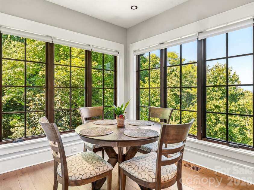 504 Hagen Drive, Hendersonville, NC 28739.  MLS# CAR4401071, YatesRealty ID 36977. 
