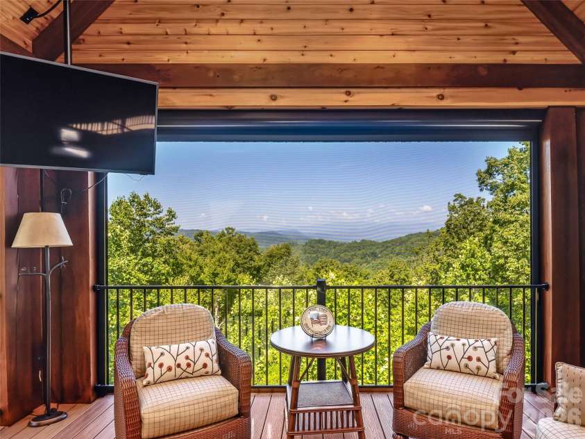 504 Hagen Drive, Hendersonville, NC 28739.  MLS# CAR4401071, YatesRealty ID 36977. 