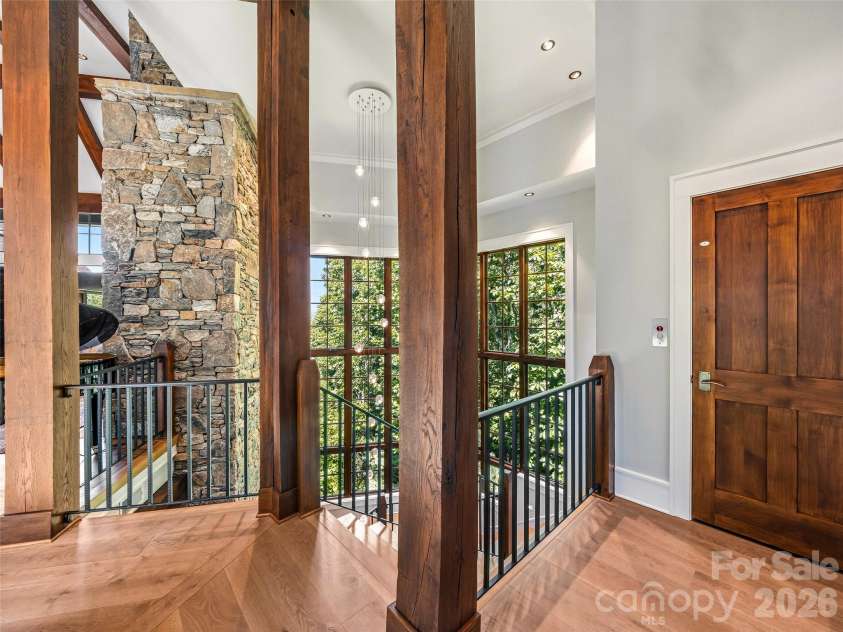 504 Hagen Drive, Hendersonville, NC 28739.  MLS# CAR4401071, YatesRealty ID 36977. 