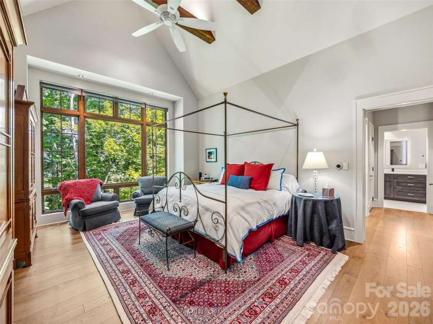 504 Hagen Drive, Hendersonville, NC 28739.  MLS# CAR4401071, YatesRealty ID 36977. 