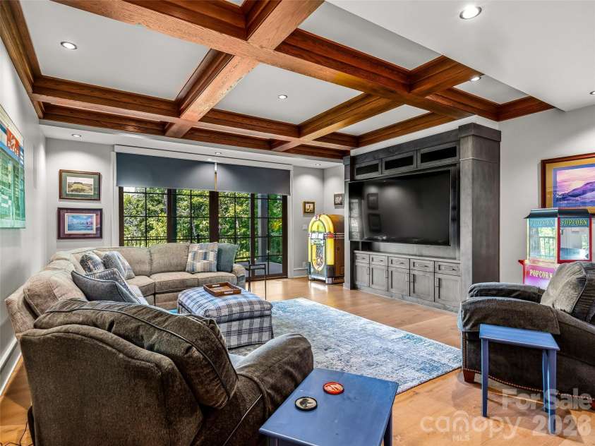 504 Hagen Drive, Hendersonville, NC 28739.  MLS# CAR4401071, YatesRealty ID 36977. 