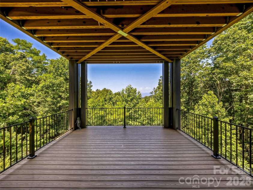 504 Hagen Drive, Hendersonville, NC 28739.  MLS# CAR4401071, YatesRealty ID 36977. 