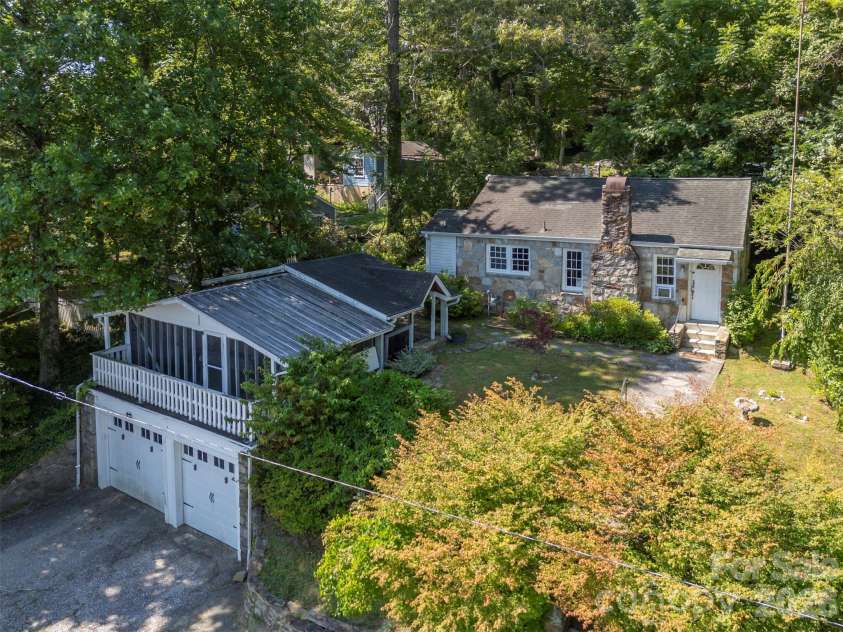720 Sylvan Boulevard, Hendersonville, NC 28791.  MLS# CAR4403637, YatesRealty ID 36978. 