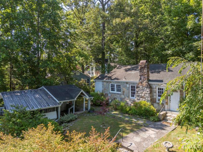 720 Sylvan Boulevard, Hendersonville, NC 28791.  MLS# CAR4403637, YatesRealty ID 36978. 