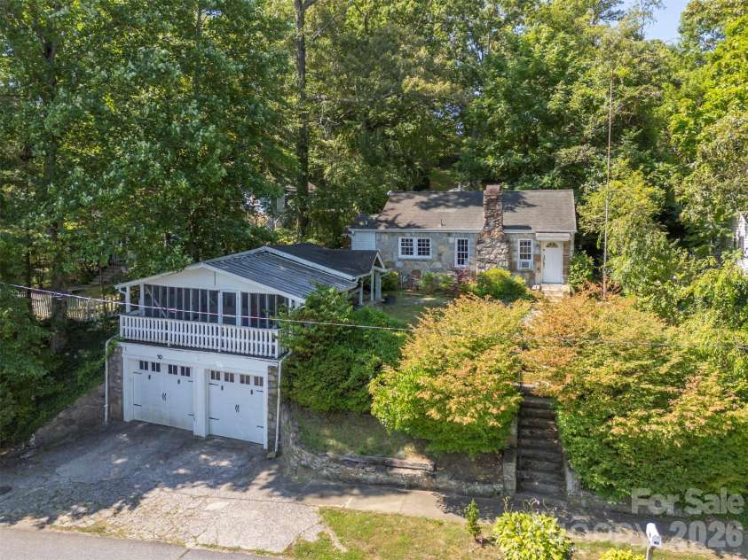 720 Sylvan Boulevard, Hendersonville, NC 28791.  MLS# CAR4403637, YatesRealty ID 36978. 