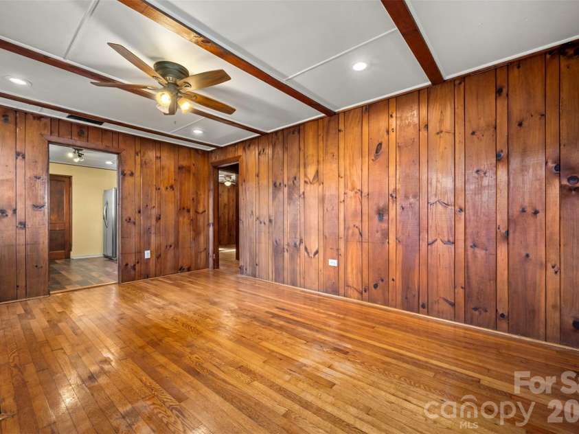 720 Sylvan Boulevard, Hendersonville, NC 28791.  MLS# CAR4403637, YatesRealty ID 36978. 