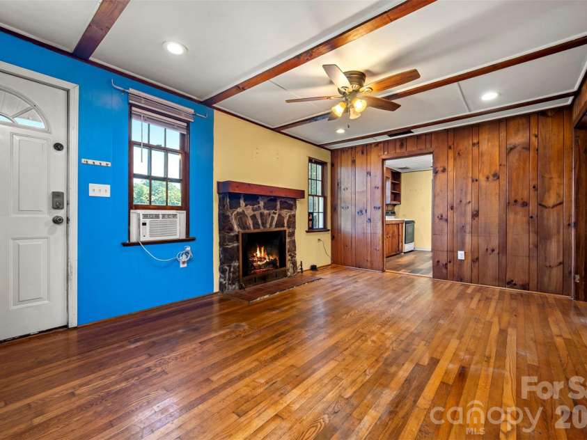 720 Sylvan Boulevard, Hendersonville, NC 28791.  MLS# CAR4403637, YatesRealty ID 36978. 