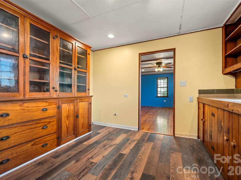 720 Sylvan Boulevard, Hendersonville, NC 28791.  MLS# CAR4403637, YatesRealty ID 36978. 