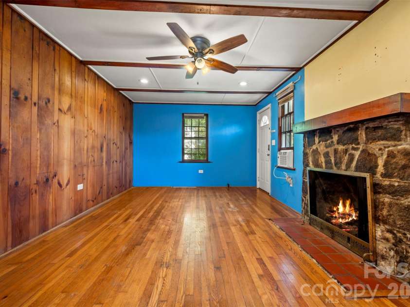 720 Sylvan Boulevard, Hendersonville, NC 28791.  MLS# CAR4403637, YatesRealty ID 36978. 