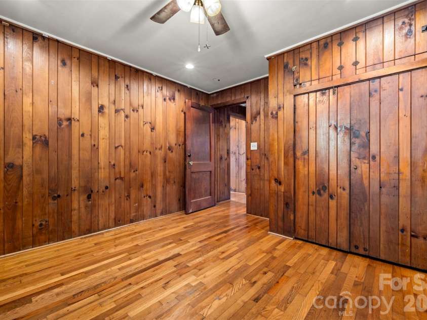 720 Sylvan Boulevard, Hendersonville, NC 28791.  MLS# CAR4403637, YatesRealty ID 36978. 