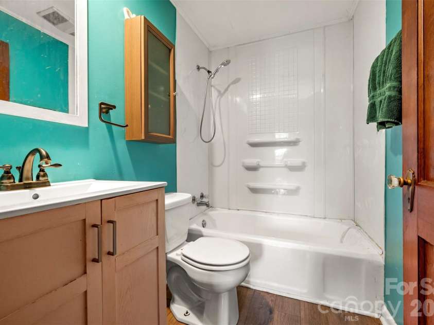 720 Sylvan Boulevard, Hendersonville, NC 28791.  MLS# CAR4403637, YatesRealty ID 36978. 
