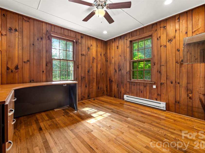720 Sylvan Boulevard, Hendersonville, NC 28791.  MLS# CAR4403637, YatesRealty ID 36978. 