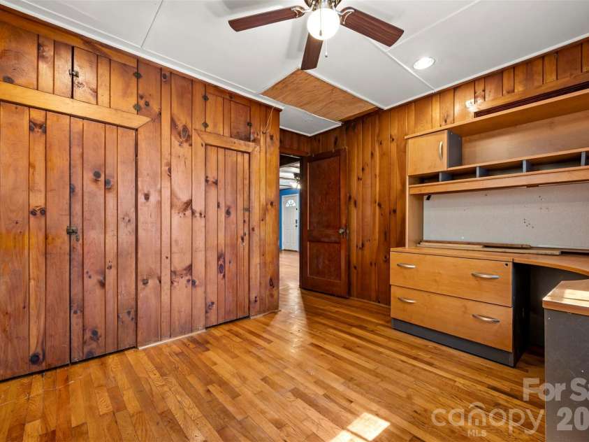 720 Sylvan Boulevard, Hendersonville, NC 28791.  MLS# CAR4403637, YatesRealty ID 36978. 