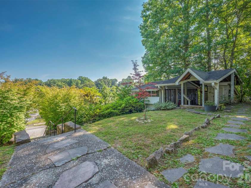 720 Sylvan Boulevard, Hendersonville, NC 28791.  MLS# CAR4403637, YatesRealty ID 36978. 