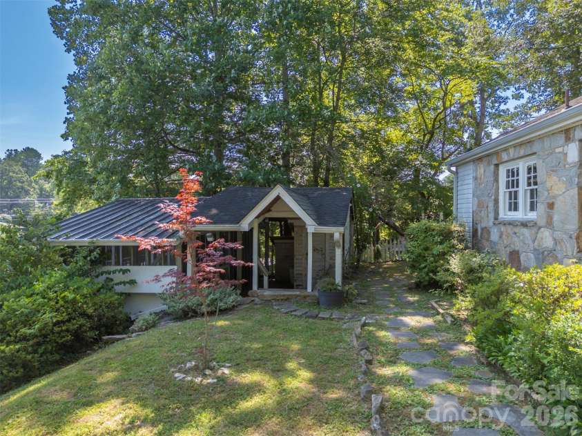 720 Sylvan Boulevard, Hendersonville, NC 28791.  MLS# CAR4403637, YatesRealty ID 36978. 