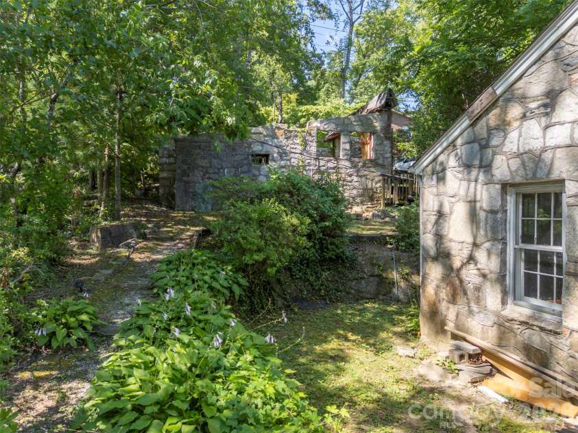 720 Sylvan Boulevard, Hendersonville, NC 28791.  MLS# CAR4403637, YatesRealty ID 36978. 