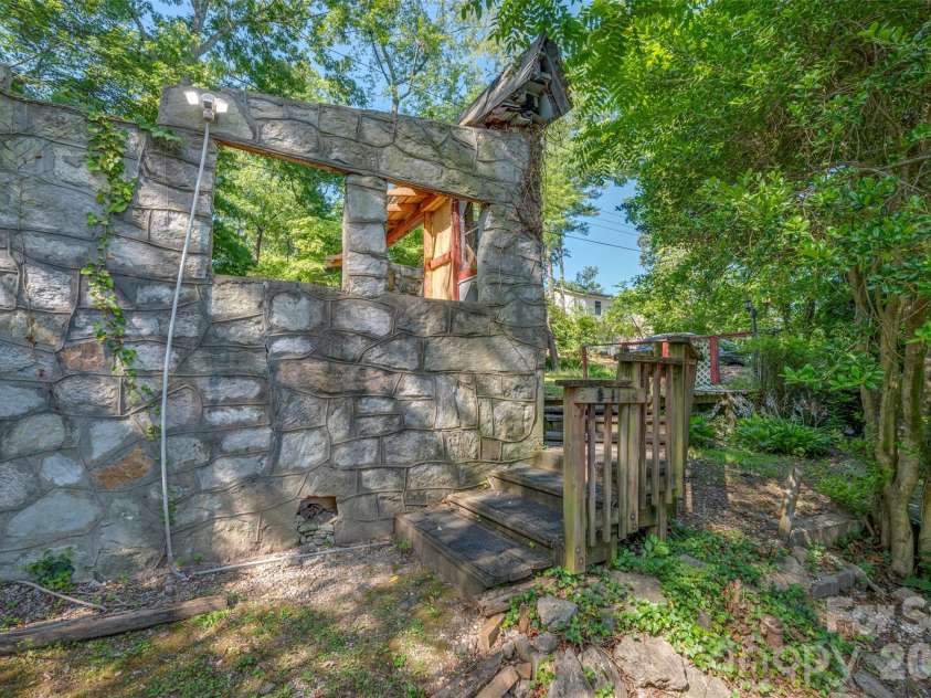 720 Sylvan Boulevard, Hendersonville, NC 28791.  MLS# CAR4403637, YatesRealty ID 36978. 