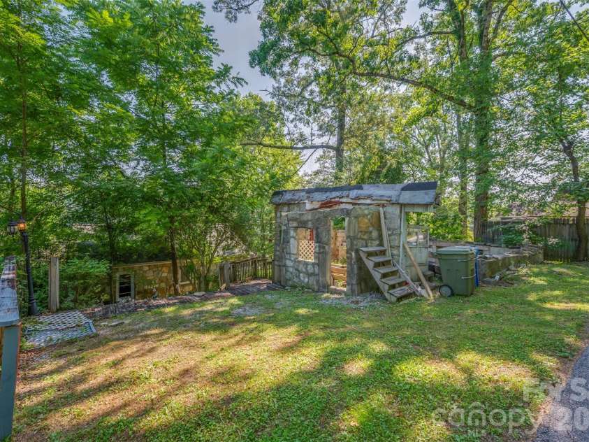 720 Sylvan Boulevard, Hendersonville, NC 28791.  MLS# CAR4403637, YatesRealty ID 36978. 