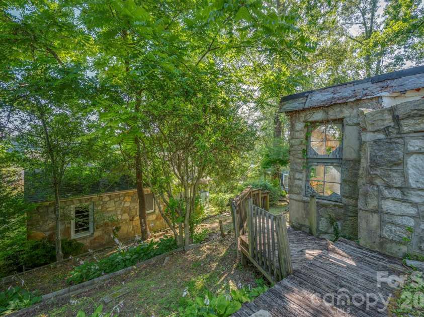 720 Sylvan Boulevard, Hendersonville, NC 28791.  MLS# CAR4403637, YatesRealty ID 36978. 