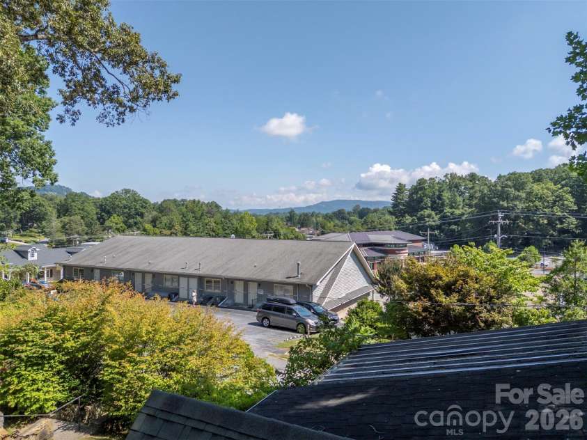 720 Sylvan Boulevard, Hendersonville, NC 28791.  MLS# CAR4403637, YatesRealty ID 36978. 